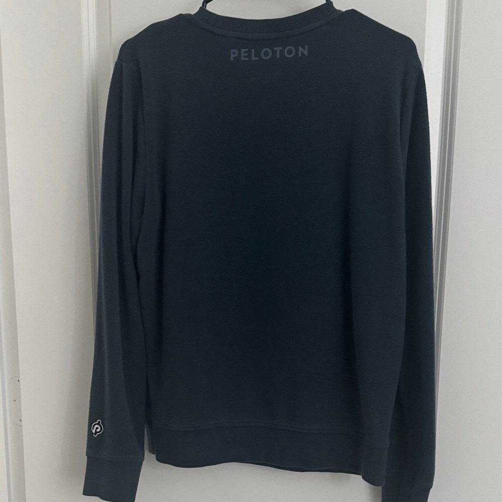 Peloton Women’s Dark blue Crewneck Sweater. Minor pilling on front